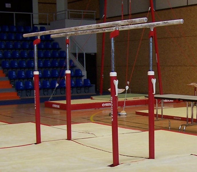 Barres parallèles | Club de gymnastique - Jeanne d'Arc Le Coteau